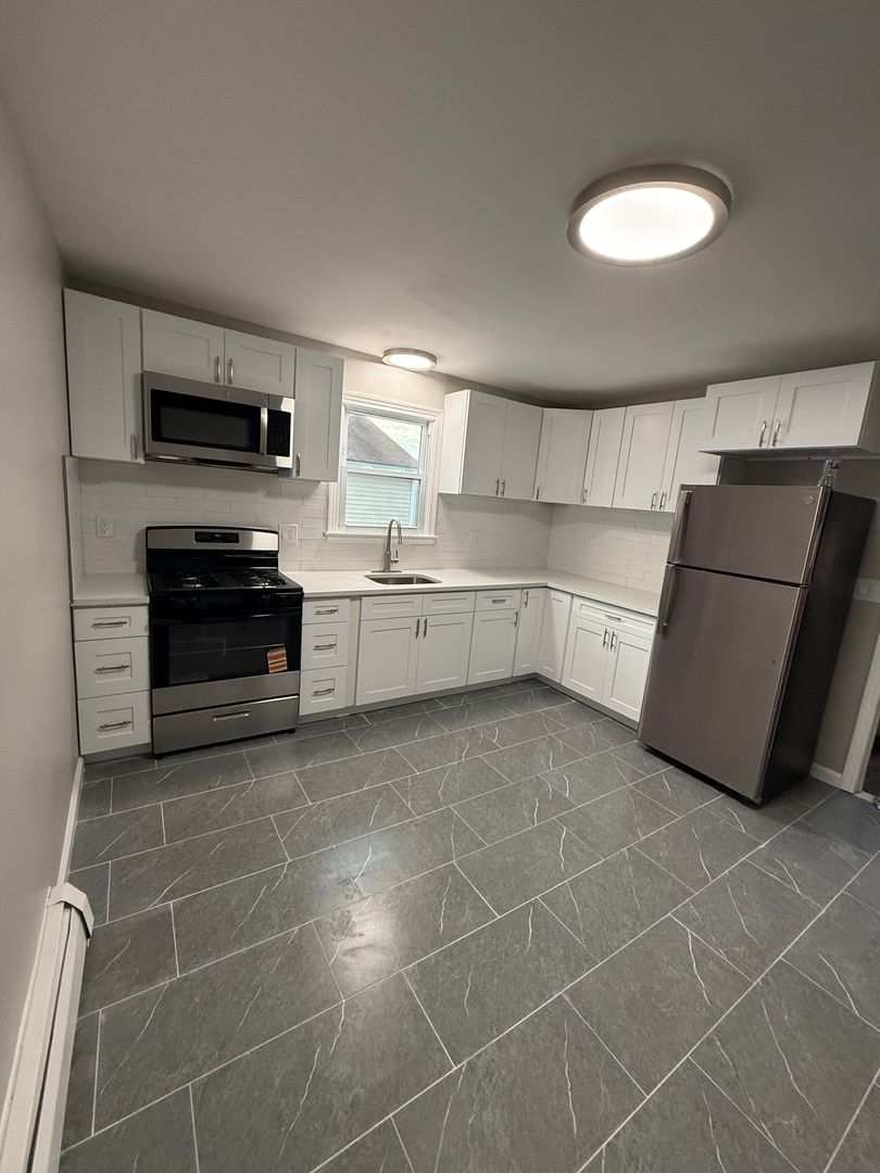 Ansonia Apartment: 25 Elizabeth Street