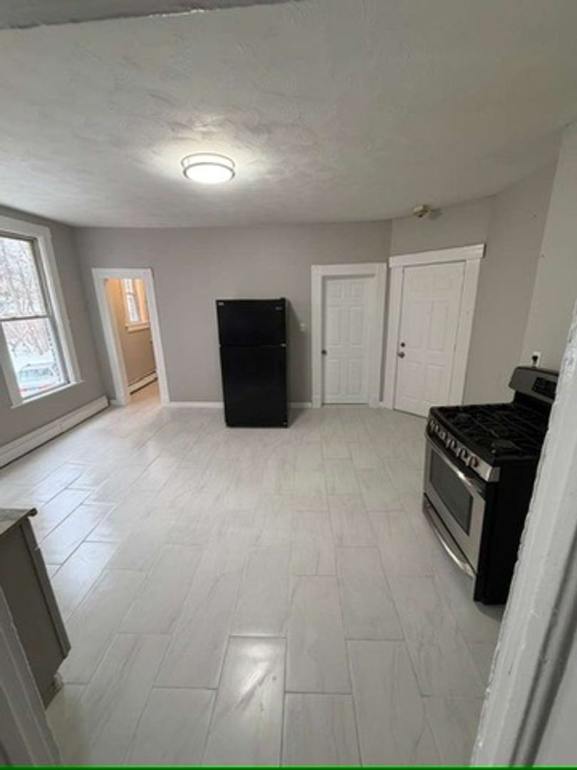 New Britain Apartment: 172 Glen Street