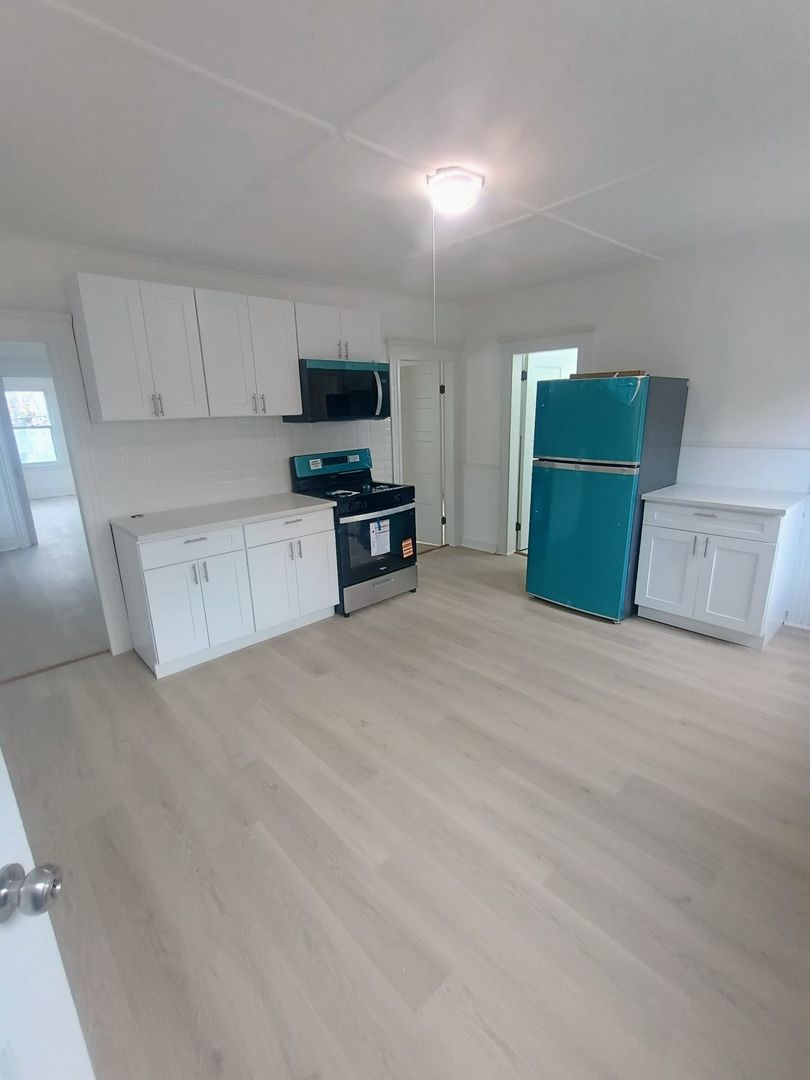 Torrington Apartment: 152 Turner Avenue