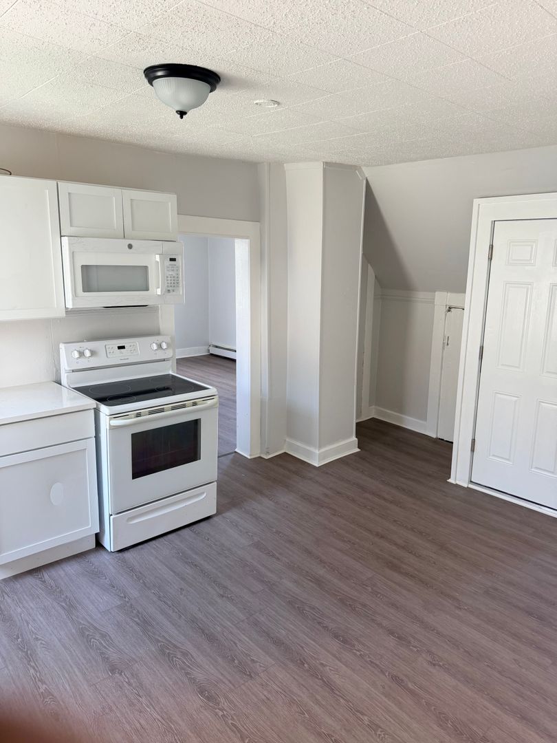 New Britain Apartment: 221 Fairview Street