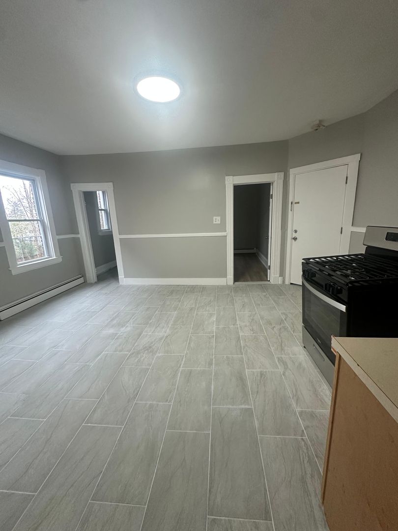 New Britain Apartment: 172 Glen Street