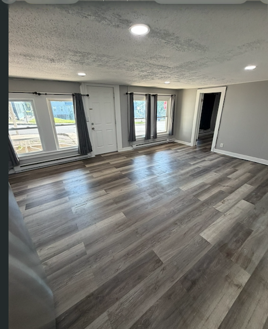 Griswold Apartment: 29 Tracy Avenue