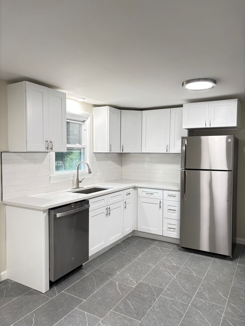 East Hartford Apartment: 15 Laurel Street