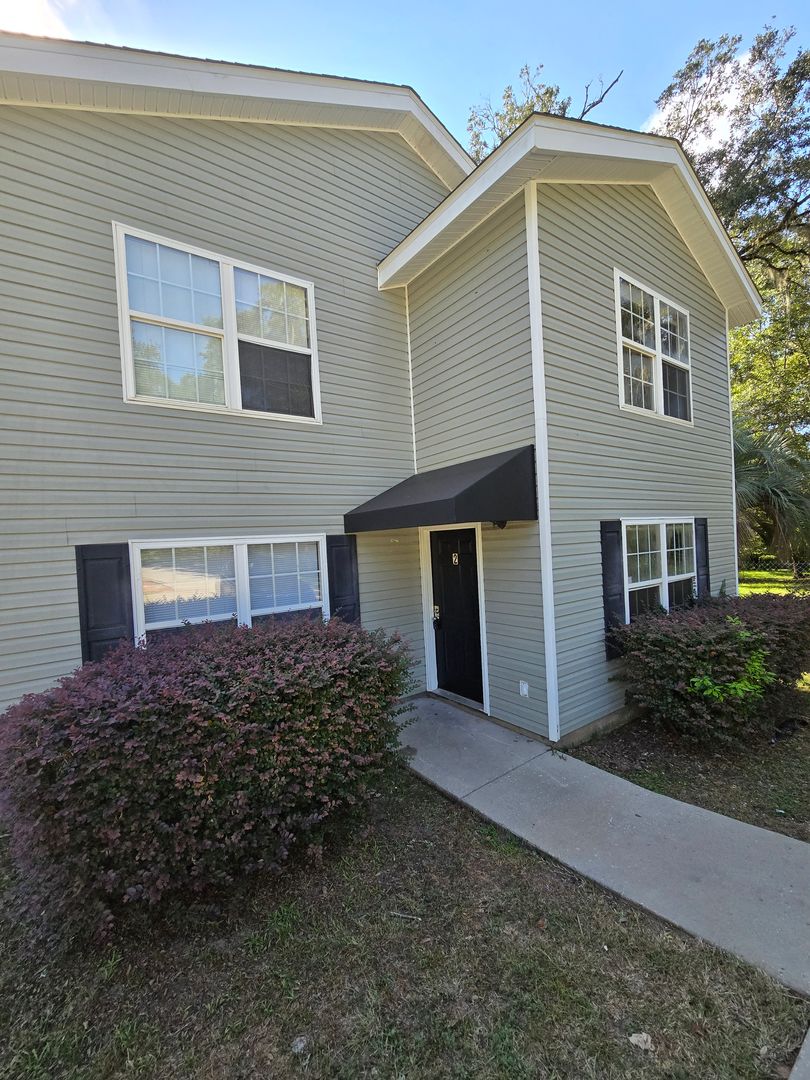 Tallahassee Apartment: 735 Putnam Drive