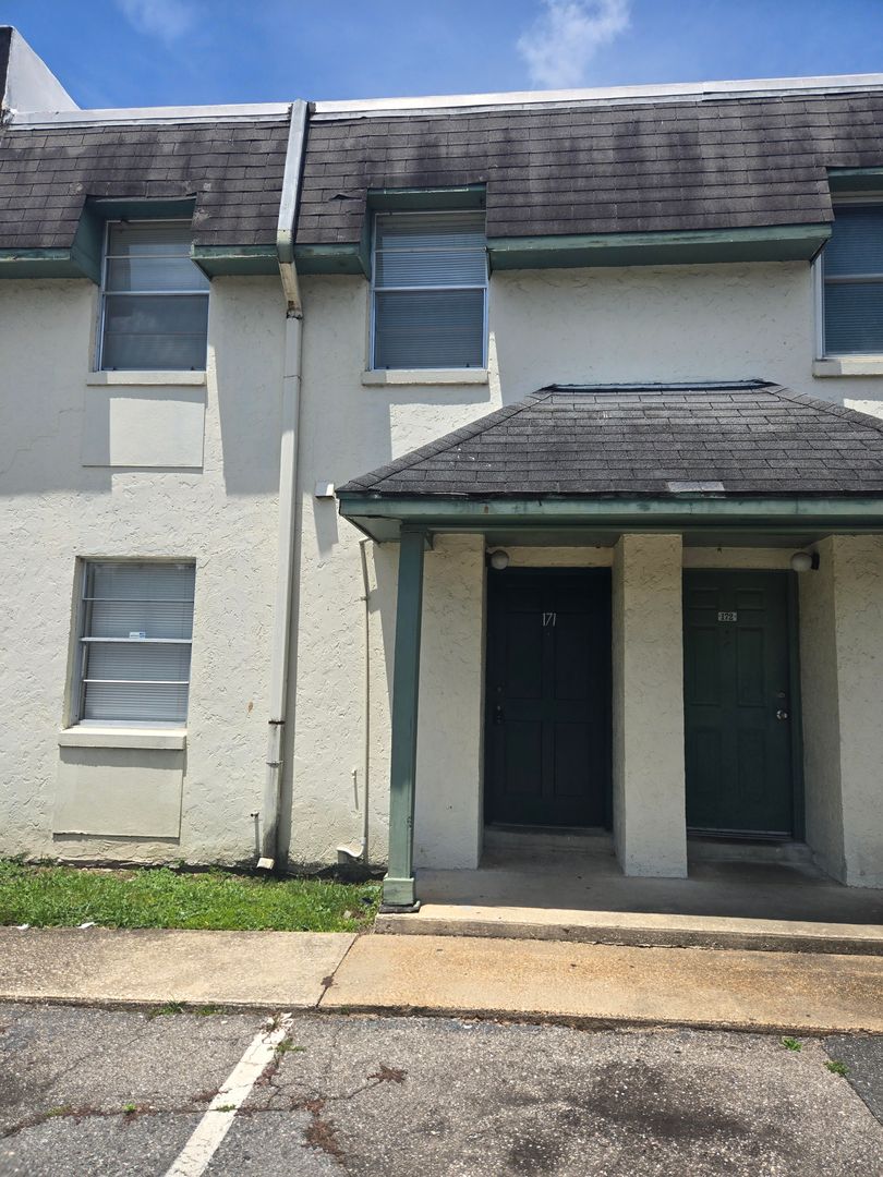 Tallahassee Apartment: 2325 W. Pensacola St