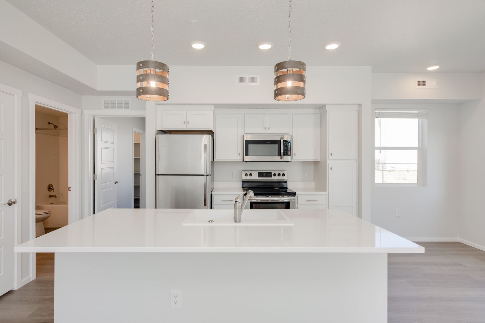 Caldwell Apartment: 5017 Farnum Lane #201