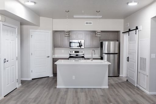 One Bedrooms Now Available! – photo 1