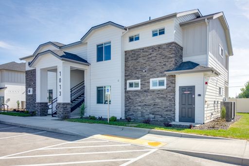 Experience Caldwell Living: Beautiful 3 Bedroom Apartments! – photo 1
