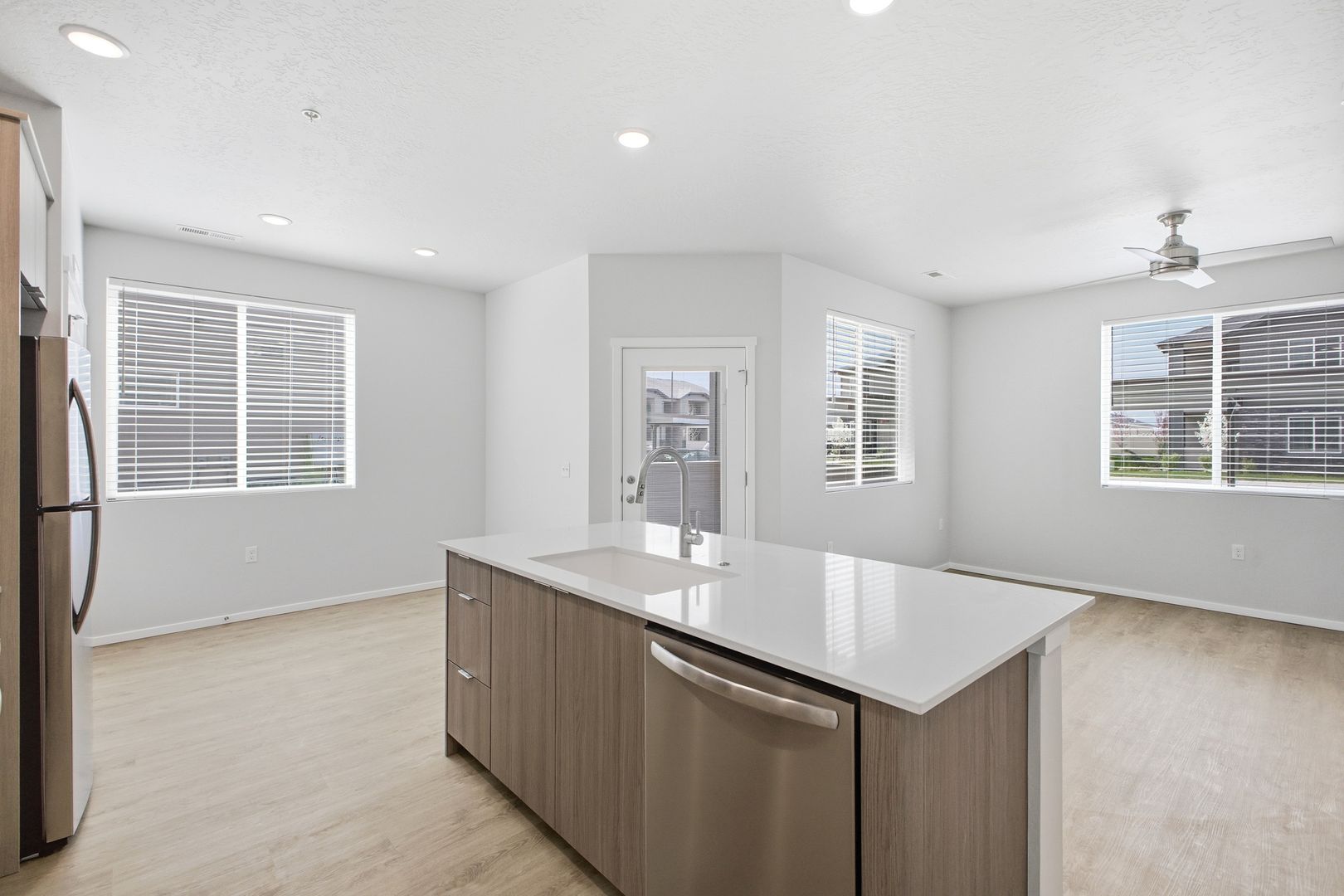 Meridian Apartment: 4873 West Daphne Street