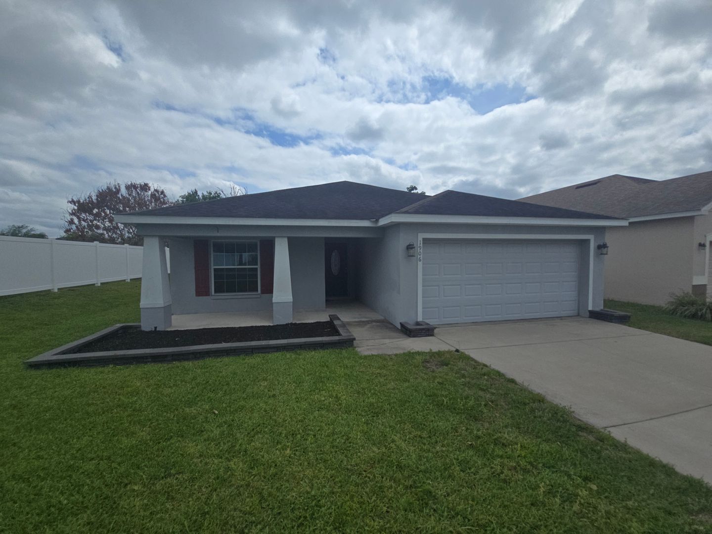 Lakeland House: 1906 Danes Ct