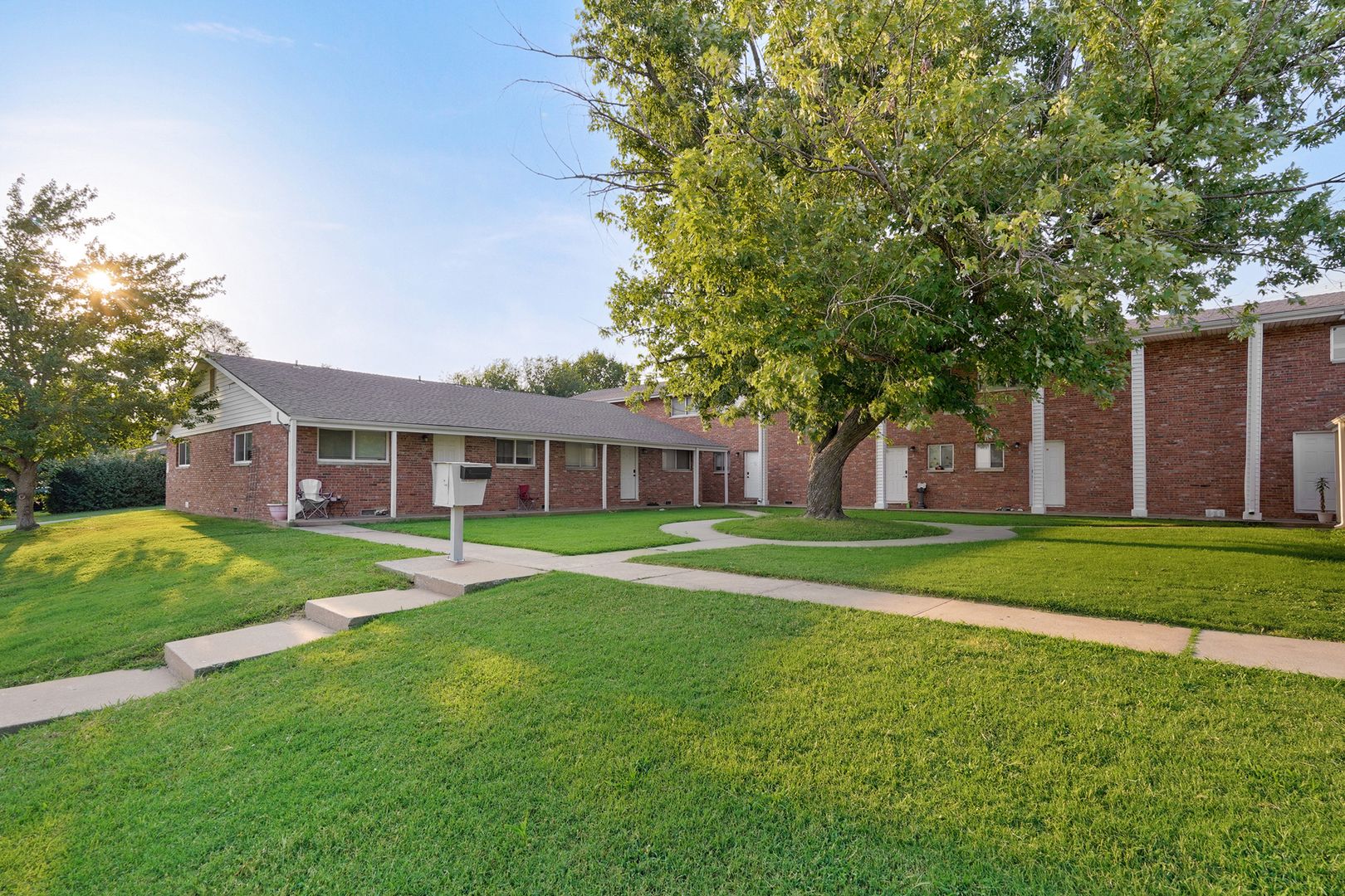Springfield Apartment: 2929 & 2943 East University Street