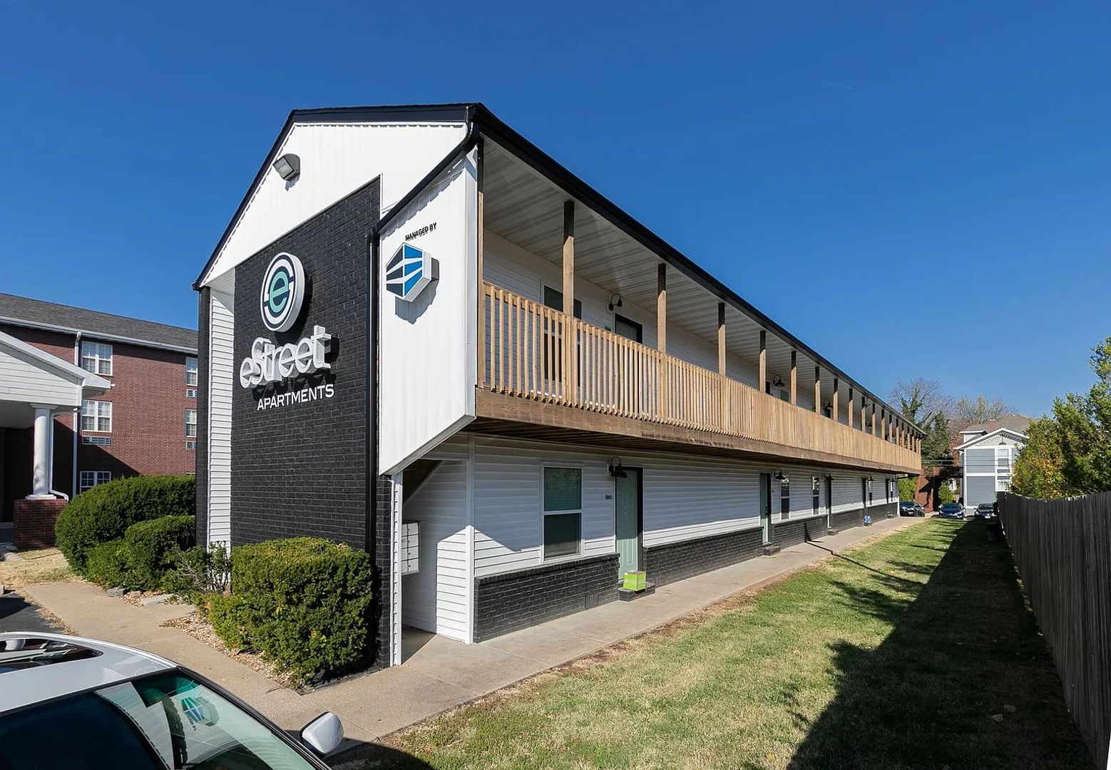 Springfield Apartment: 1147 E Elm St