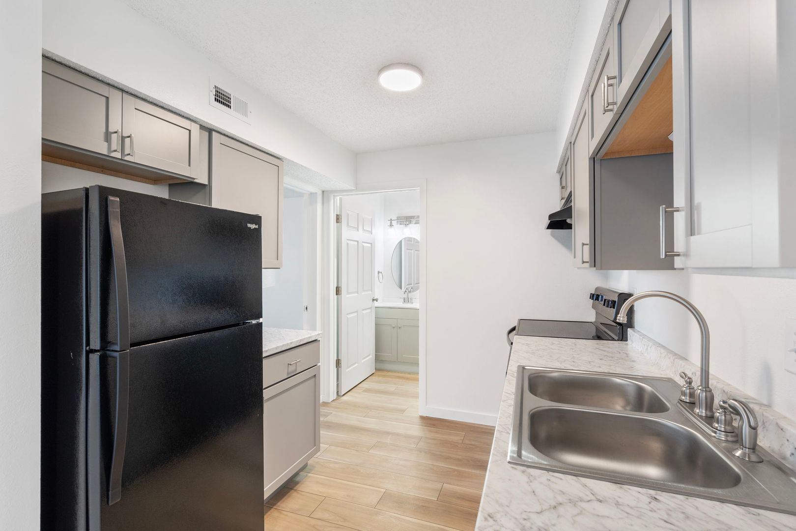 Springfield Apartment: 3110-3180 West Greenwood Street