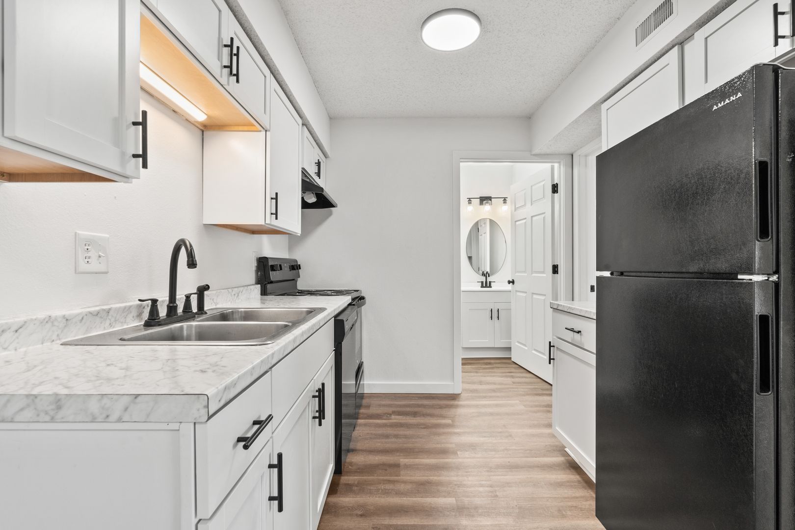 Springfield Apartment: 3110-3180 West Greenwood Street