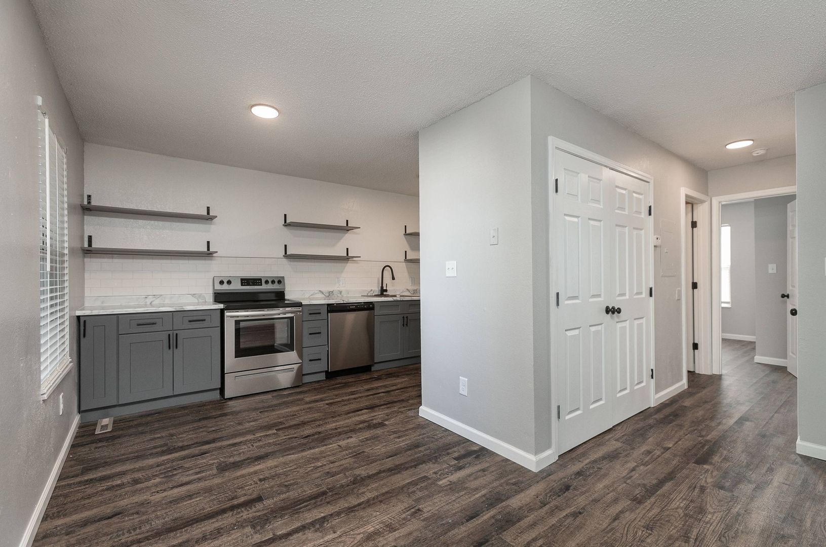 Springfield Apartment: 1147 E Elm St