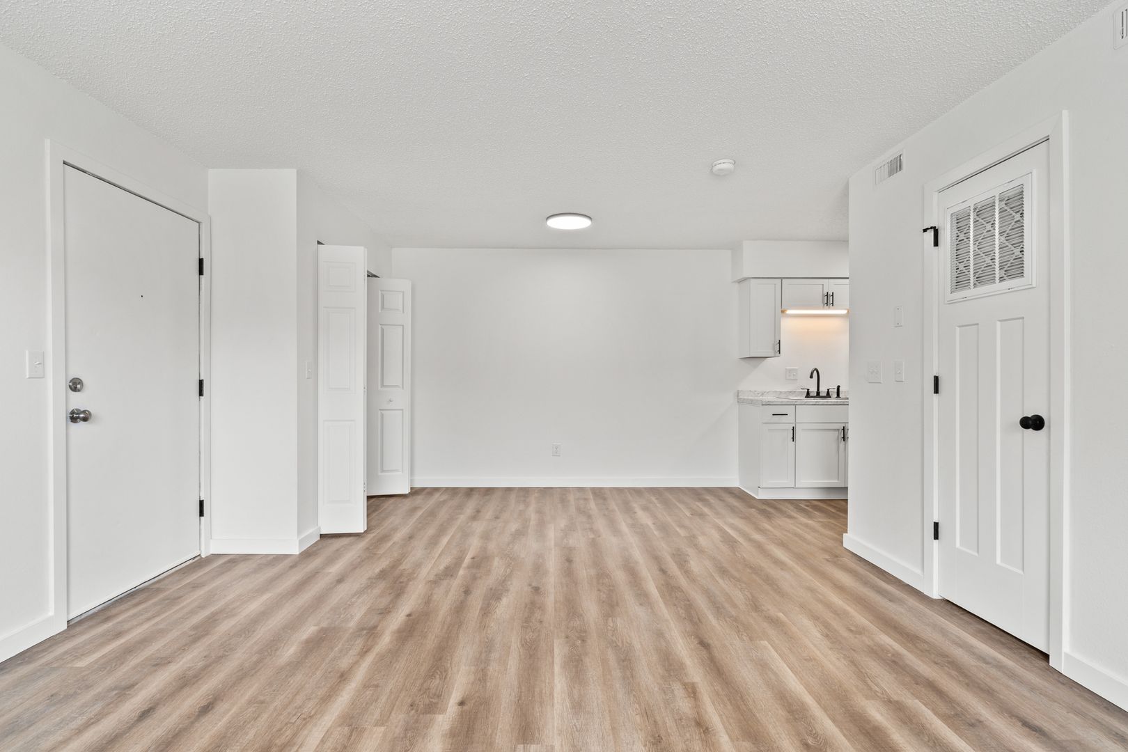 Springfield Apartment: 3110-3180 West Greenwood Street
