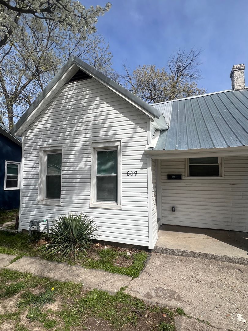 Joplin Apartment: 832 S Moffet Ave