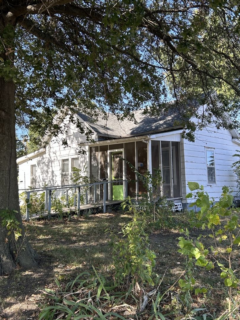 Pittsburg House: 311 E Kansas