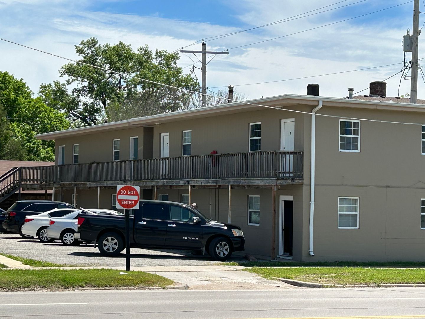 Pittsburg Apartment: 1411 S Broadway