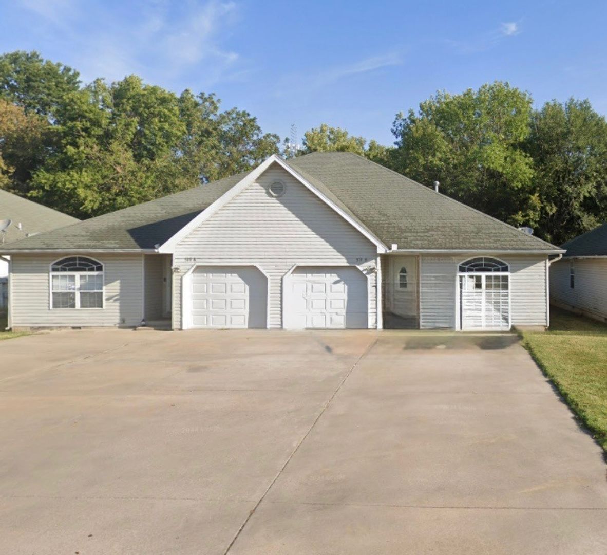 Pittsburg Apartment: 520 E Park Duplex A & B