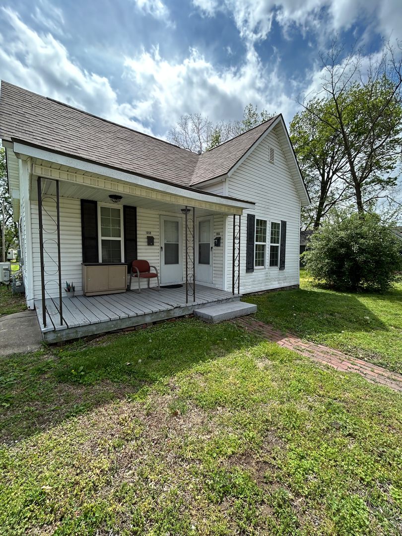 Pittsburg Apartment: 105 W Jefferson