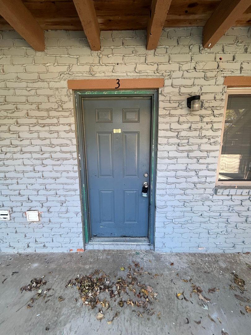 Fayetteville Apartment: 969 W Holly