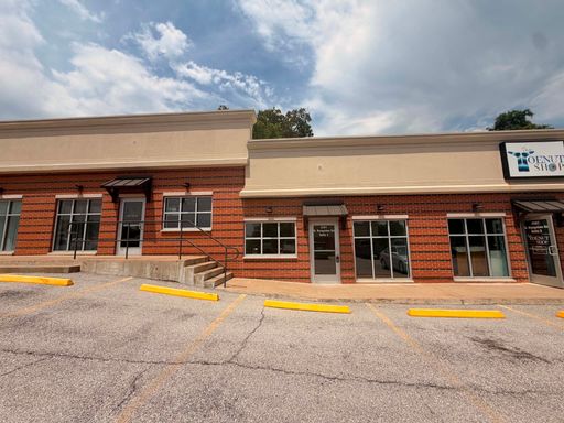 Prime Commercial Space on Busy Rangeline Road!
