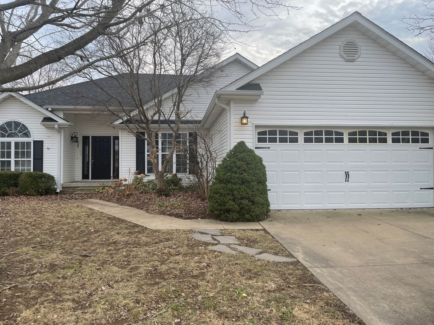 Carl Junction House: 808 Sheridan