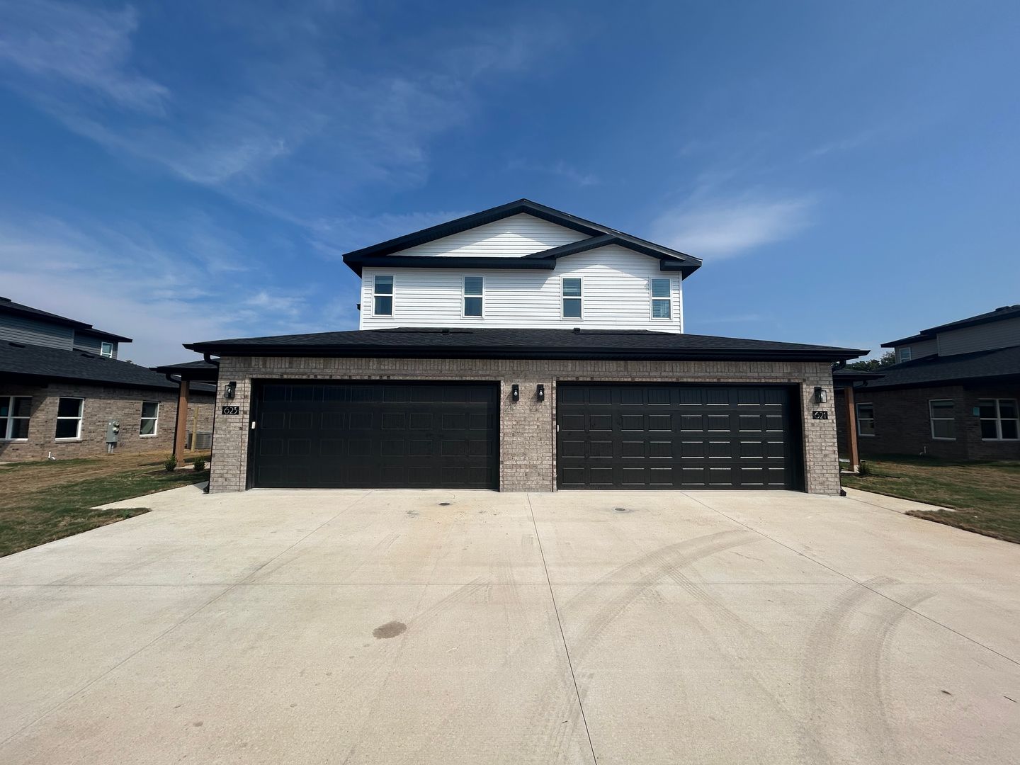 Centerton Apartment: 621-623 Cosmos St