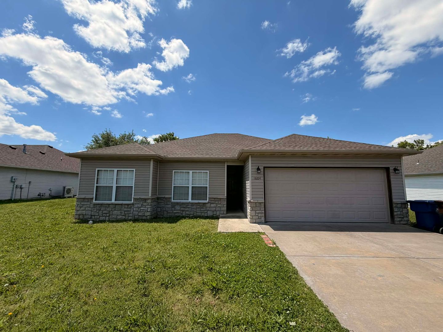 Webb City House: 1604 Prier Lane