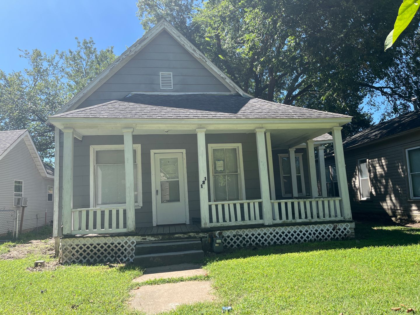 Pittsburg House: 121 W Kansas