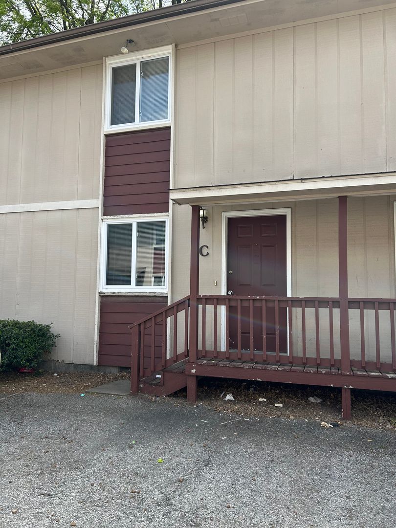 Pittsburg Apartment: 1106-1108 S. Joplin