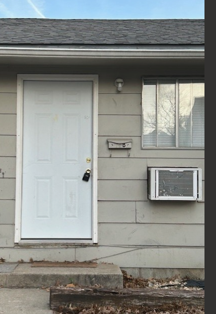 Pittsburg Apartment: 208 W 1st Triplex