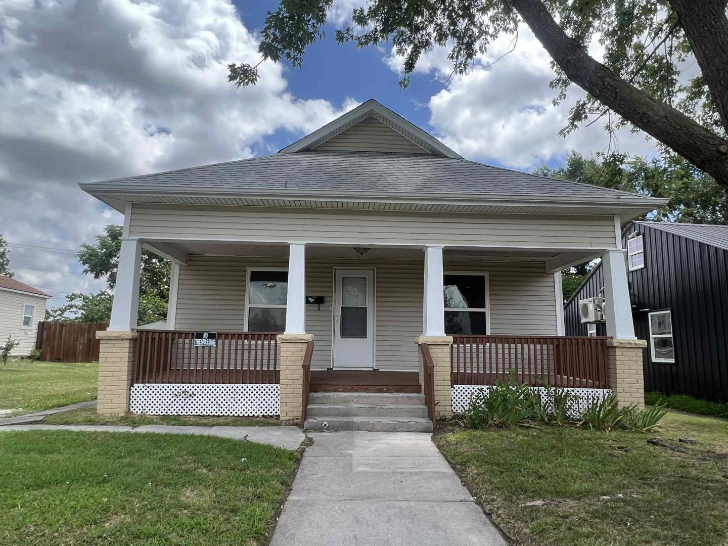 SUMMER SPECIAL: HALF OFF FIRST MONTH RENT!! JOPLIN: BEAUTIFUL, SPACIOUS 4 BEDROOM/ 3 BATHROOMS HOUSE WITH SHED AND CLOSE TO HOSPITALS IN JOPLIN MO!!
