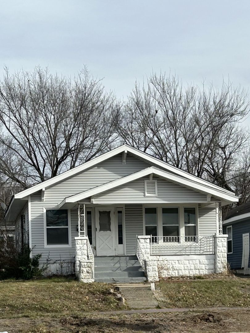 Pittsburg House: 1410 N Broadway