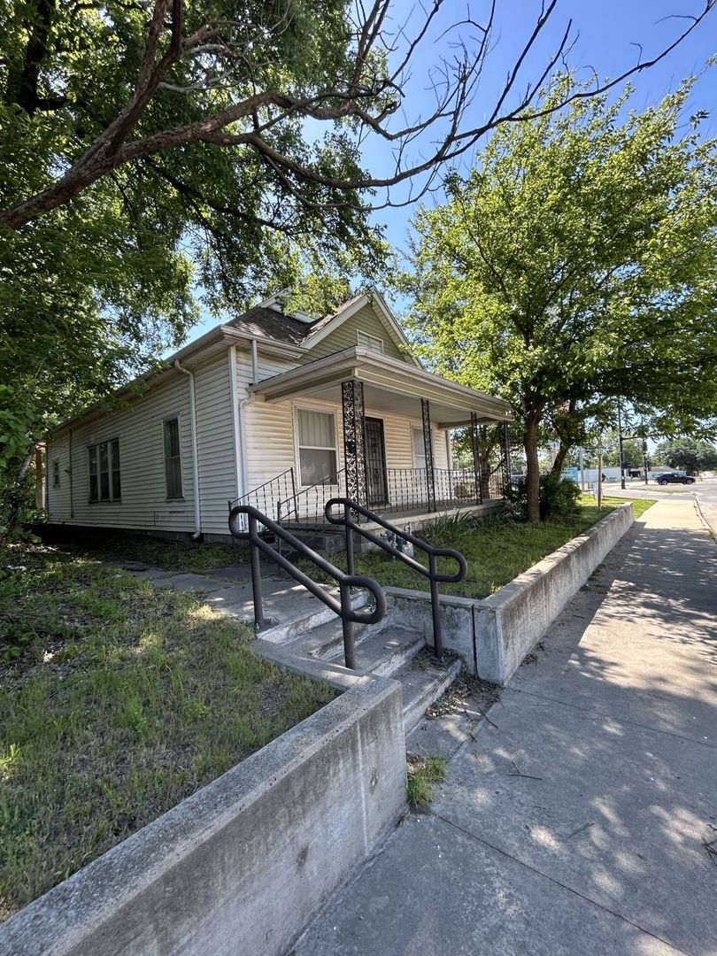 Pittsburg House: 408 N Rouse