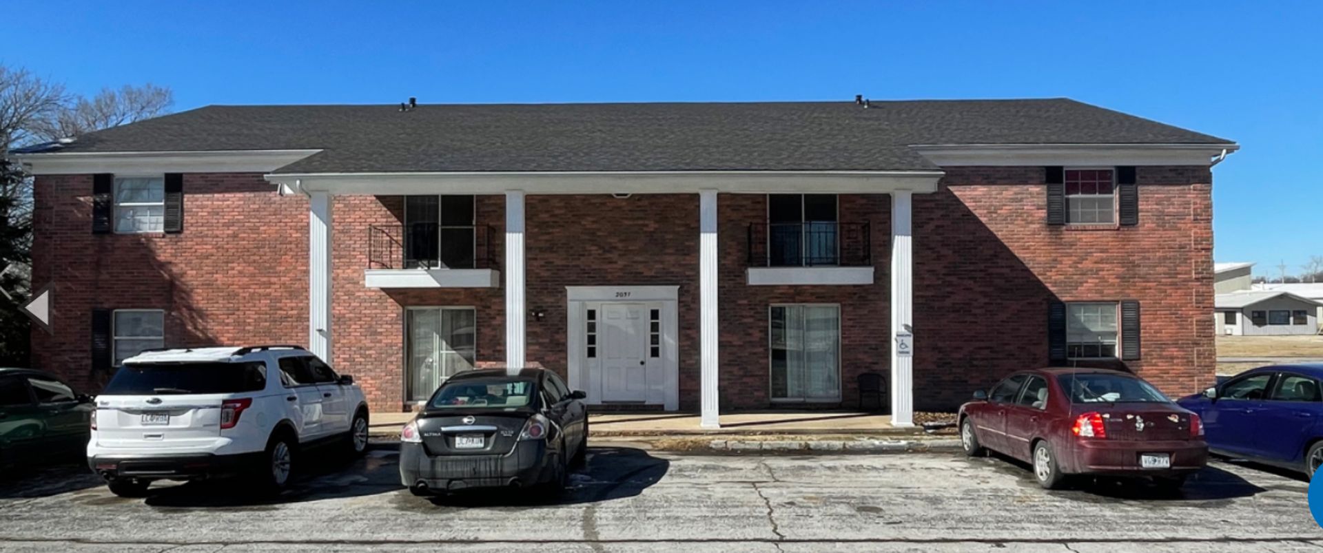 Carthage Apartment: 2027, 2037 S River St