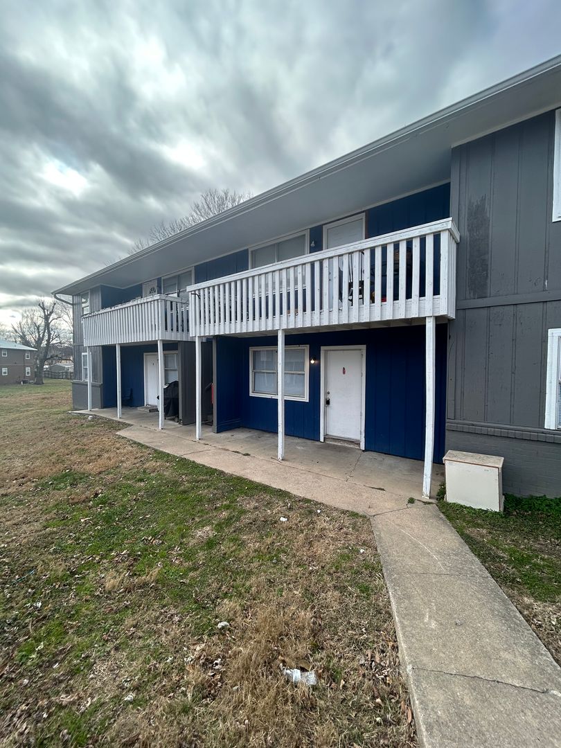 Springdale Apartment: 1602-1605 Juniper Circle