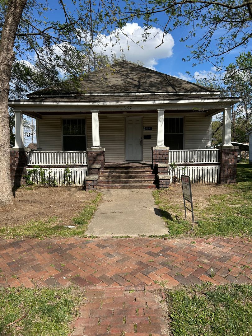 PIttsburg House: 307 S. Elm St