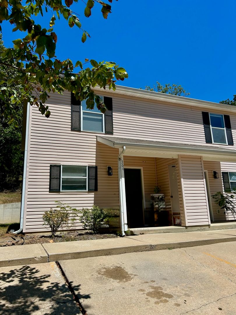 Fayetteville Townhome: 1364-1454 S Sequoyah Ct
