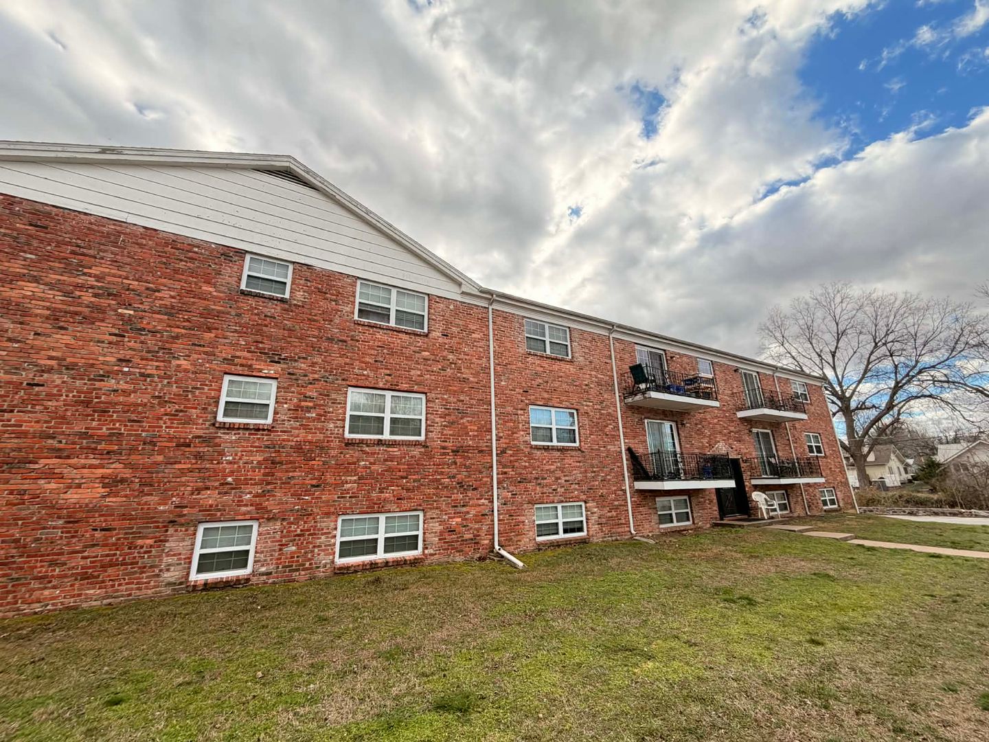 Carthage Apartment: 1803 Grand Ave & 124 E Highland