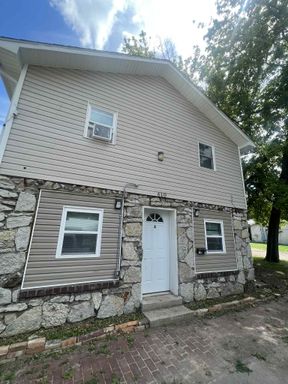 REMODLED CUTE 2 BEDROOM / 1 BATHROOM APARTMENT FOR RENT LOCATED IN JOPLIN MO!