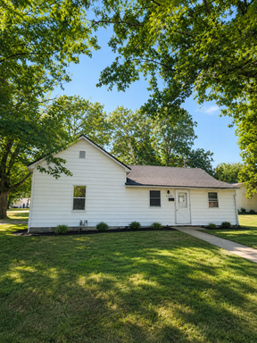 COMING SOON: CUTE 2 BEDROOM / 1 BATHROOM HOUSE IN LAMAR MO!!!