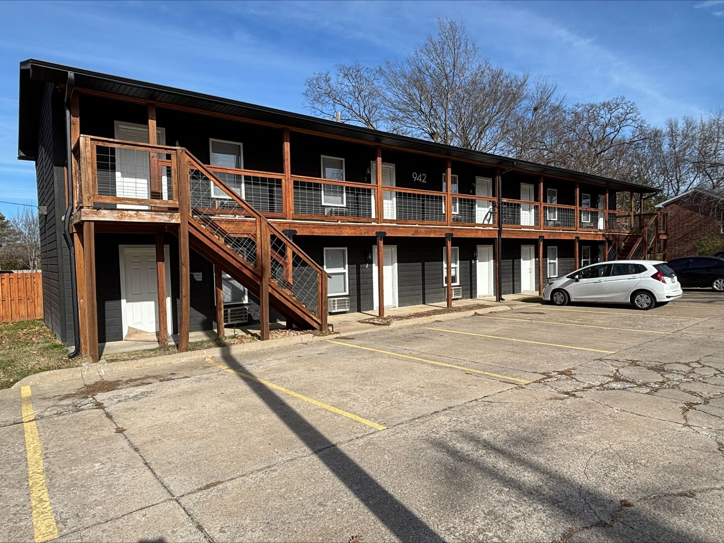 Fayetteville Apartment: 942 W Holly St