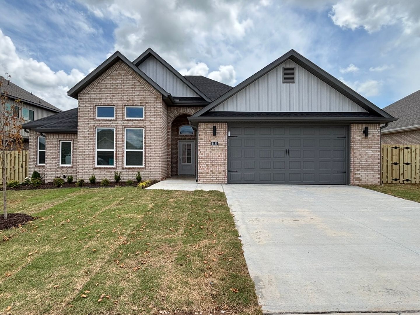 Bentonville House: 1431 Overcup Oak Ln