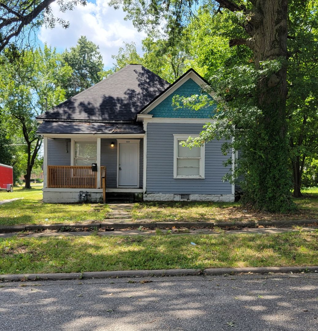 Pittsburg House: 109 W 21st