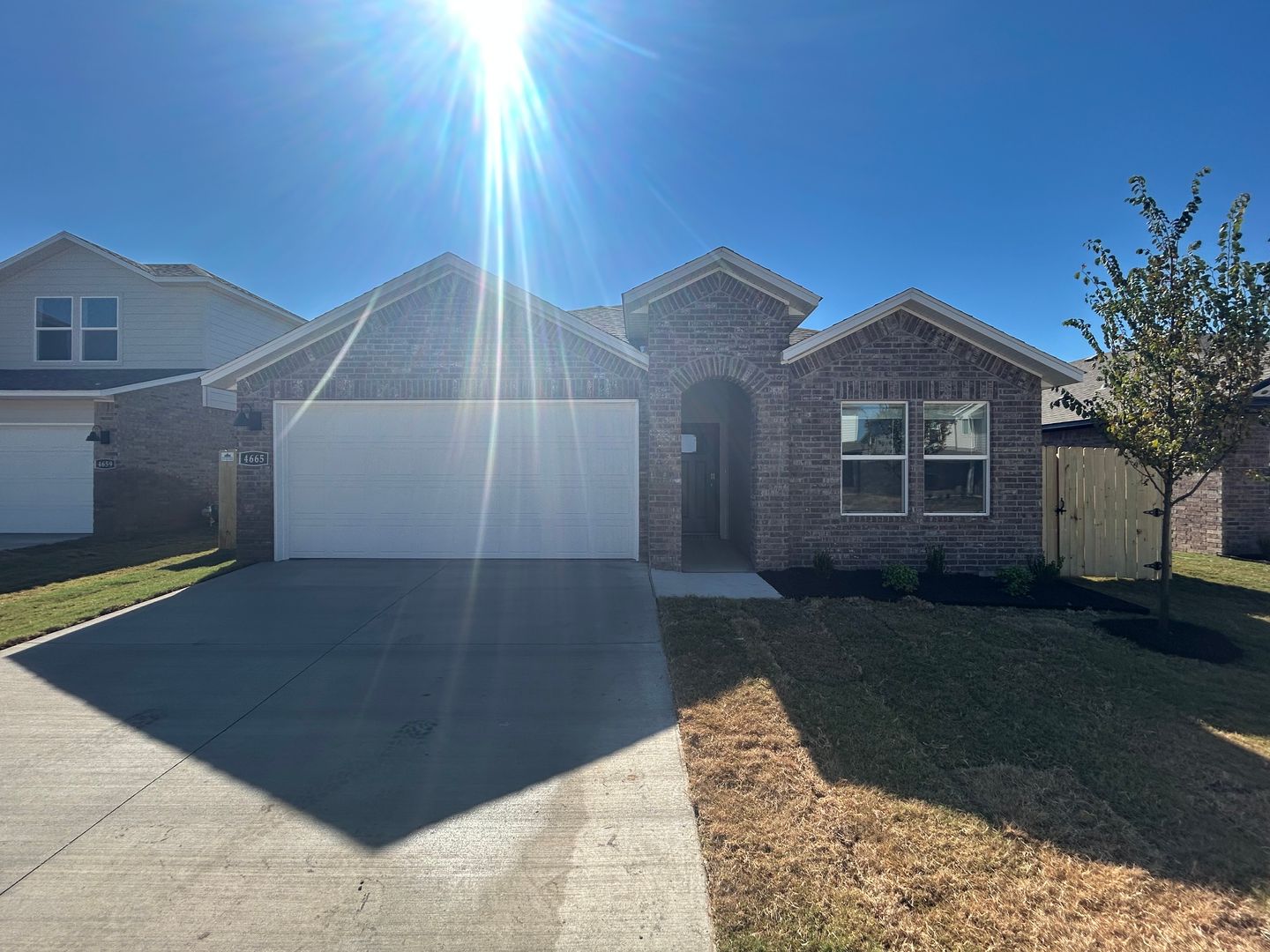 Fayetteville House: 4665 W Aurora St