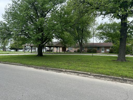 Just Renovated - 1br/1ba - YOU WON'T BELIEVE HOW MUCH SPACE YOU HAVE!