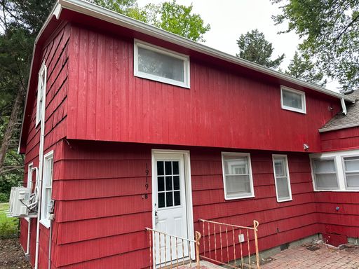 Super Cute 1 Bedroom with HUGE loft space!