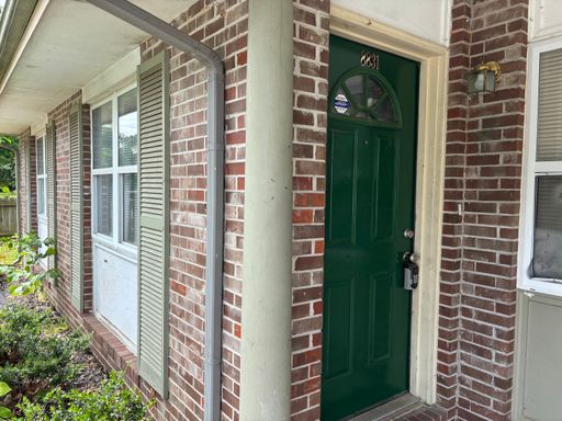 Inviting 2-Bedroom, 1-Bath Ground Floor Apartment in a Peaceful Neighborhood – photo 1